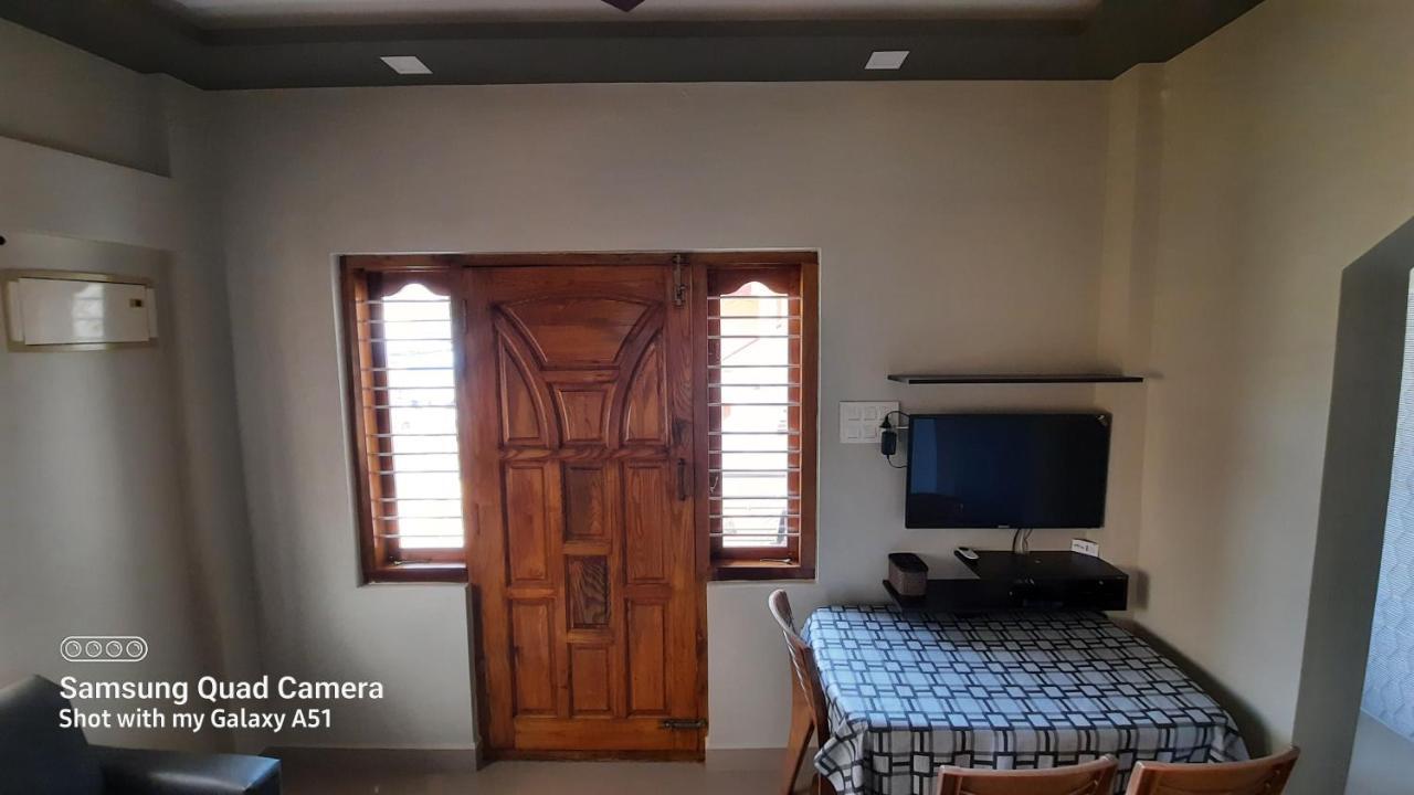 Varam Homestay Madikeri Eksteriør billede