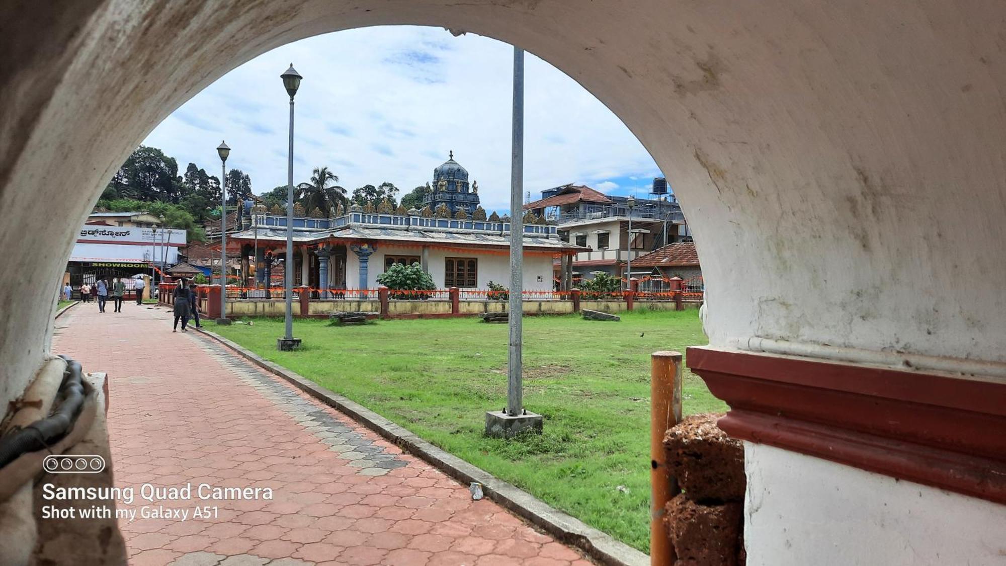 Varam Homestay Madikeri Eksteriør billede
